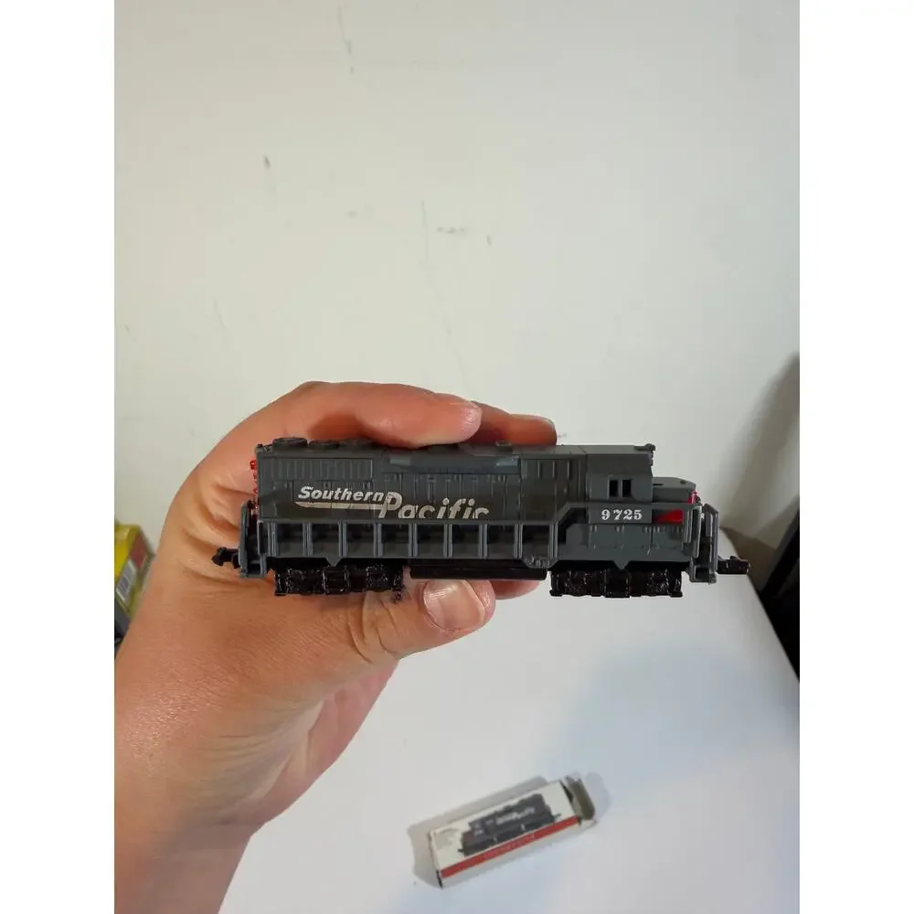 Southern Pacific Locomotive 9725 N Scale Model Train Original Box Engine Diesel